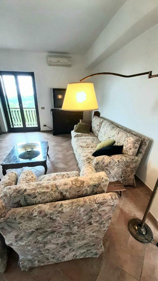 Villa Pacchini Poggio Mirteto ภายนอก รูปภาพ